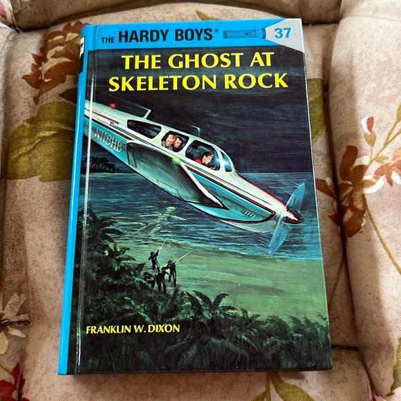 The Hardy Boys 37 The Ghost at Skeleton Rock Hardback Book 1992 Like New - Picture 1 of 6